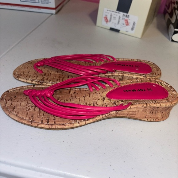 TOP Moda Pink Sandals with Multi-Strap Design - Picture 4 of 5
